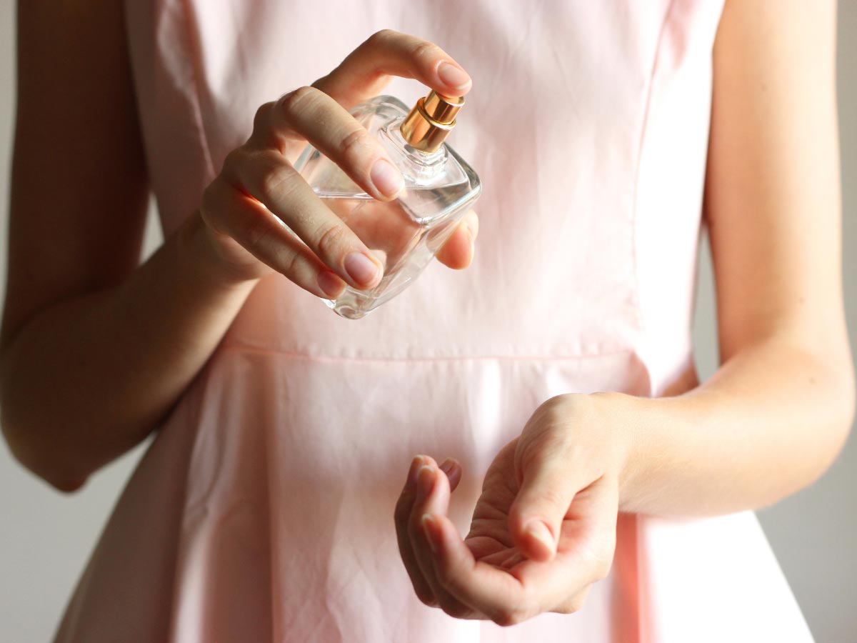 Maximizing Fragrance Longevity: Expert Tips for Prolonging Your Perfume's Scent on Skin and Clothes